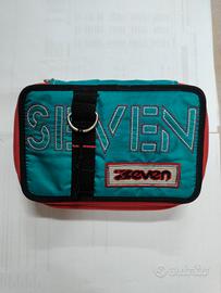 Astuccio Seven 3 Zip Originale – Turchese e Rosso