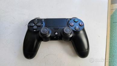 2 Controller Pad PS4 difettoso  per ricambi