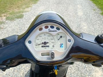 Vespa LX125 