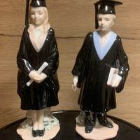Coppia statuette laureati in ceramica