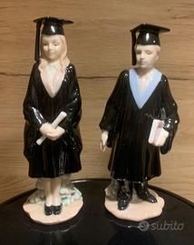 Coppia statuette laureati in ceramica