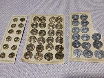 Bottoni in metallo vintage decorati 