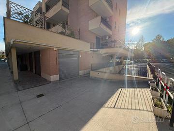 Casale nei / porte di roma - locale commerciale