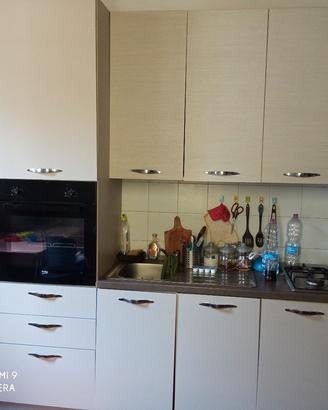 cucina completa di elettrodomestici 