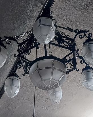 Lampadario in ferro battuto