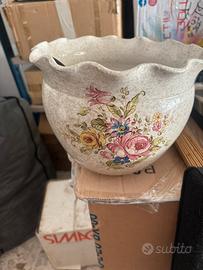 Vaso in ceramica con disegno floreale