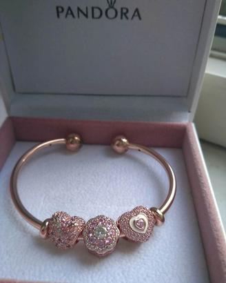 PANDORA Bracciale rose semiaperto con 3 charms