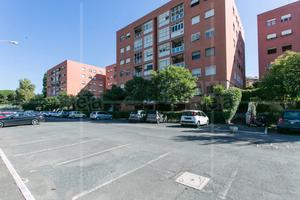 Parcheggio posto auto furgone o moto