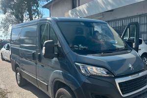 Furgone marca Peugeot Boxer 2.2