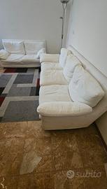 2 divani bianchi, sfoderabili in piuma d'oca
