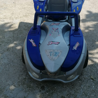 Auto elettrica con batteria ricaricabile