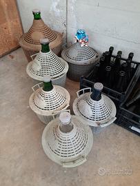 6 damigiane e 25 bottiglie in vetro