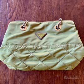 Borsa Prada Vintage in Nylon Tessuto Verde Acido