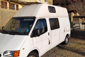 Camper furgonato