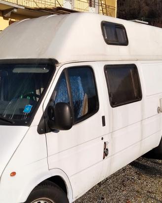Camper furgonato