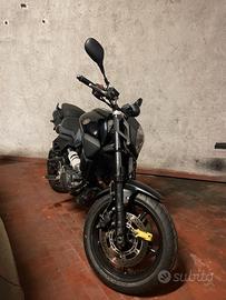 Yamaha MT-03 660 nera, depotenziata a 35kW