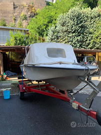 Barca in vetroresina con motore