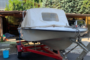 Barca in vetroresina con motore