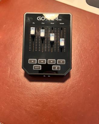 Kit Audio Pro: Microfono Shure MV7X + GoXLR Mini