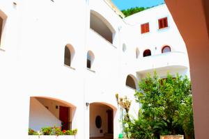 6 LOCALI A CENTOLA