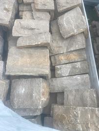 Pietra di Credaro, angoli