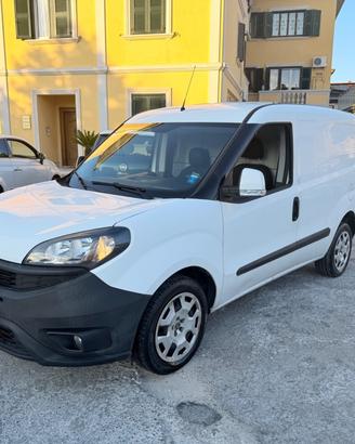 Fiat Doblo Doblò 1.4 T-Jet Natural Power PC-TN Car