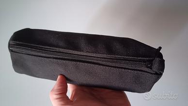 astuccio nero in tessuto porta penne matite trucch