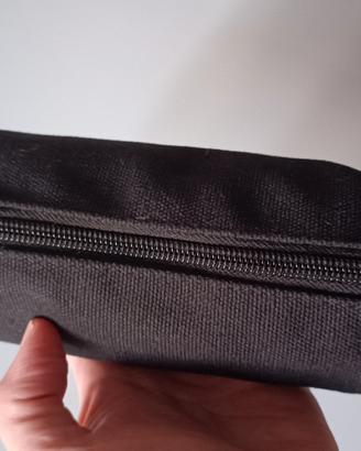astuccio nero in tessuto porta penne matite trucch