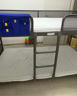 Letto a castello piu 2 materassi in schiuma