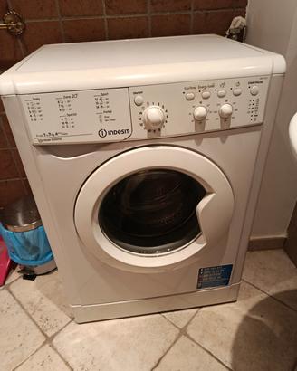 Lavatrice Indesit 7kg come nuova.