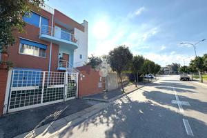 VILLA A SCHIERA A SANT'ANASTASIA