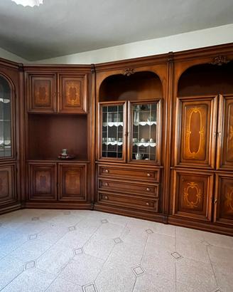 Sala da pranzo con tavolo e 6 sedie