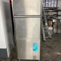 Lavastoviglie industriale