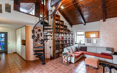 SETTE LOCALI IN POSIZIONE CENTRO CON TERRAZZO