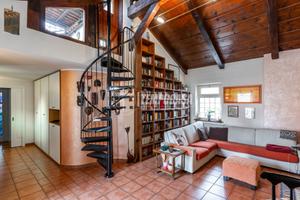 SETTE LOCALI IN POSIZIONE CENTRO CON TERRAZZO