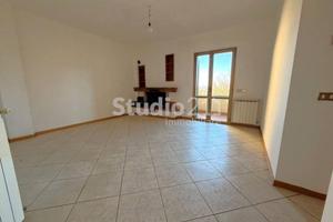Appartamento di 95 m² con 4 locali e posto auto a 