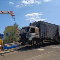 Iveco forcone con autogrù soccorso stradale