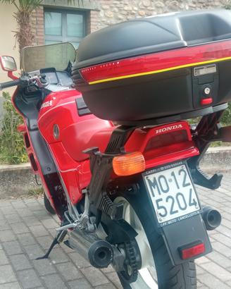 Honda VFR 750 F rc24 asi