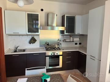 Cucina Berloni ad angolo azzurra/wenge