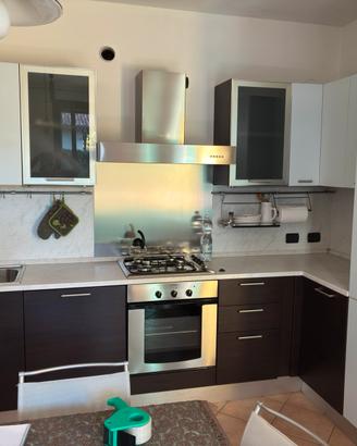 Cucina Berloni ad angolo azzurra/wenge