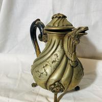 Antica teiera cinese con drago in bronzo