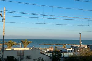 Cielo terra a due passi dal mare
