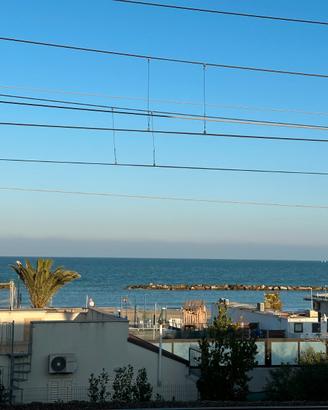 Cielo terra a due passi dal mare