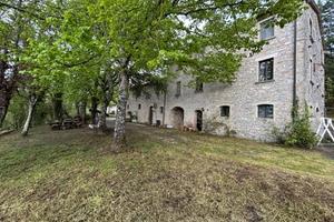 Casale tra Assisi Gubbio Perugia