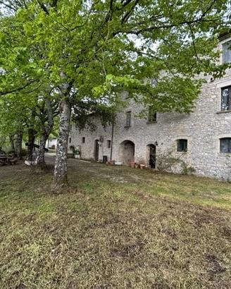 Casale tra Assisi Gubbio Perugia