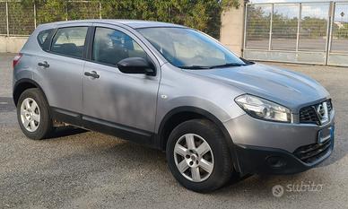 Nissan Qashqai 1.5 dCi con gancio traino