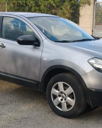 Nissan Qashqai 1.5 dCi con gancio traino