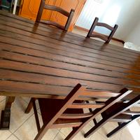 Tavolo in legno artigianale