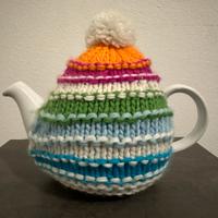 Teiera in ceramica con cappello