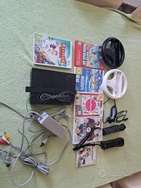 wii +6 giochi 2 joystick e due volanti+ 1 Nunchuk